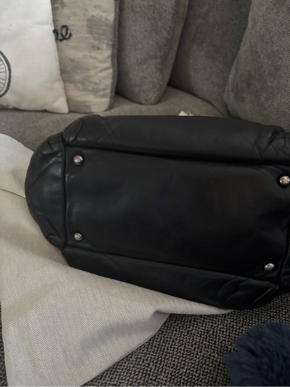 Traded. (Do not buy) Chanel Black Leather Shoulder Bag with Embossed Logo - Picture 11 of 16